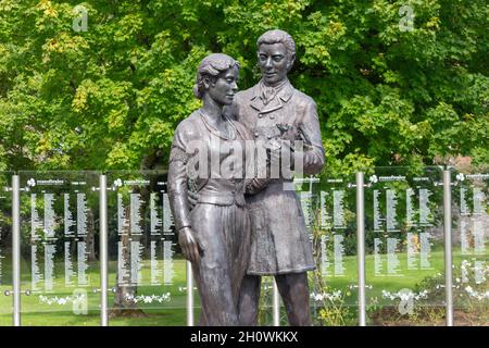 Rose de la statue de Tralee dans Rose Garden, Parc de la ville de Tralee, Tralee (Tra Li), Comté de Kerry, République d'Irlande Banque D'Images