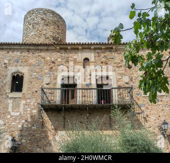 Jardin du palais de Carvajal.Un des bâtiments les plus emblématiques du complexe monumental de Caceres, Estrémadure, Espagne Banque D'Images