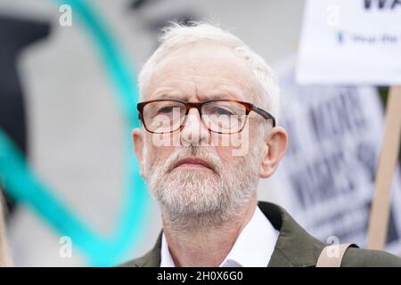 Photo du dossier datée du 18/08/21 de l'ancien leader travailliste Jeremy Corbyn qui se rendra en Écosse pour tenir une 'alternative Cop26'.M. Corbyn, dans le cadre de son projet paix et justice, tiendra quatre événements, trois à Glasgow et un à Édimbourg, entre novembre 8 et novembre 11.Le député d'Islington a déclaré que « l'urgence climatique est un code rouge pour l'humanité, c'est un avertissement critique ». Banque D'Images