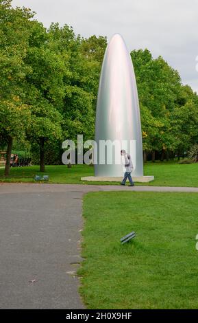 Frise London 2021 Sculpture Trail in the Regents Park.Image : Gisela Colon.Décalage quantique.Crédit: Malcolm Park/Alay Banque D'Images