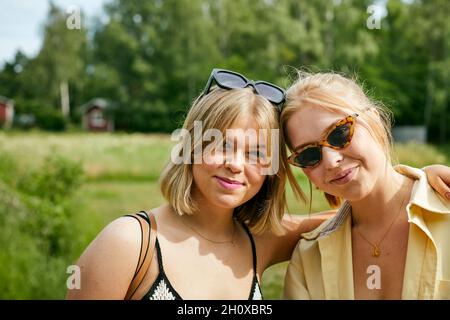 Portrait de deux jeunes femmes Banque D'Images