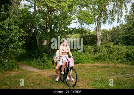 Deux amis à vélo Banque D'Images