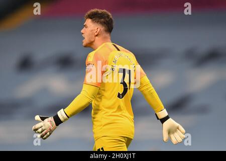 Gardien de Manchester City Ederson au cours de la Premier League match au stade Etihad, Manchester. Banque D'Images