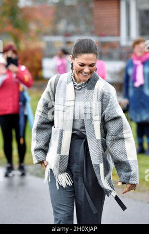 La princesse héritière Victoria arrive à Hogasens Assisted Living à Alvesta, Suède, le 15 octobre 2021. Le couple princesse héritière est en visite d'une journée à Kronoberg. Photo : Pontus Lundahl / TT code 10050 Banque D'Images