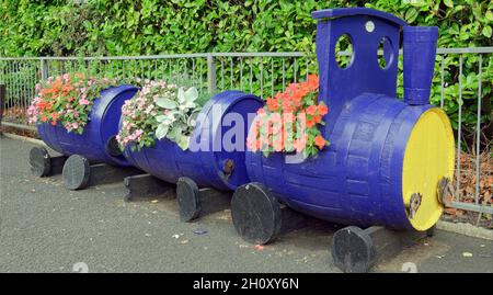 Glasgow, Écosse, Royaume-Uni 15 octobre 2021.L'annonce de la sortie de trains dans la ville pour le sommet du climat cop26 a vu un arc-en-ciel au-dessus de la gare de partick sur le trajet pour le lieu et plutôt apt ornement de plate-forme de train sur la plate-forme pour le changement climatique.Gerard Ferry/Alay Live News Banque D'Images