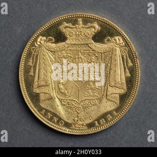 Deux pièces de livre : Bouclier d'armes couronné et fortement tacheté (à l'envers), 1831.Angleterre, William IV, 1830-1837.Or; diamètre: 3.8 cm (1 1/2 po). Banque D'Images