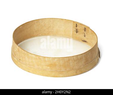 grille ronde en bois sur fond blanc, ustensiles Banque D'Images