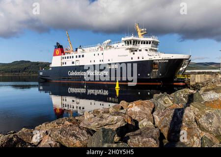 Port de ferry de Kennacroig, Royaume-Uni.15 octobre 2021.Photo : les nuages commencent à s'accumuler au-dessus de la MV Finlagan au port de ferry de Kennacraig avant que le bateau ne se lance à Islay.Crédit : Rich Dyson/Alay Live News Banque D'Images