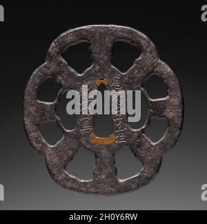 Garde au sabre, mi-1800.Japon, période Edo (1615-1868).Fer; diamètre: 7.7 cm (3 1/16 po). Banque D'Images