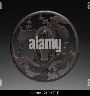 Garde au sabre, début des années 1800.Japon, période Edo (1615-1868).Fer; diamètre: 7.4 cm (2 15/16 po). Banque D'Images