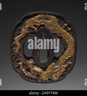 SWORD Guard (Tsuba) avec Dragon, milieu des années 1800.Japon, période Edo (1615-1868).Fer; hors tout: 7 x 7.7 cm (2 3/4 x 3 1/16 po.). Banque D'Images
