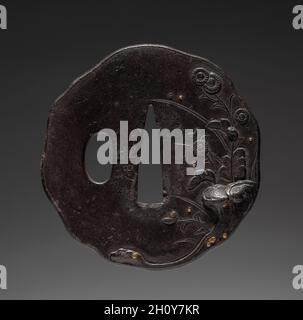 Garde au sabre, mi-1700.Japon, période Edo (1615-1868).Fer (type Umetada); diamètre: 7 cm (2 3/4 po). Banque D'Images