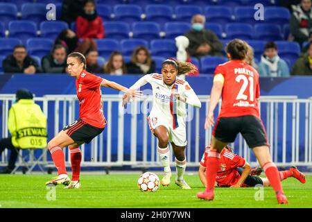 Lyon, France.14 octobre 2021.Catarina Macario (13 Lyon) va de l'avant lors du match de football du 2e tour du groupe de la Ligue des champions de l'UEFA entre l'Olympique Lyonnais et le SL Benfica au stade Groupama à Lyon, en France.Crédit: SPP Sport presse photo./Alamy Live News Banque D'Images