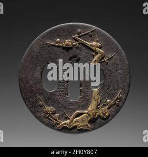 Garde au sabre (Tsuba), mi-1800.Japon, période Edo (1615-1868).Fer à haut dégagement de dorure de cuivre; diamètre: 7.7 cm (3 1/16 in.). Banque D'Images