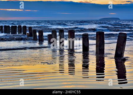 Coucher de soleil sur Berrow Beach, Burnham-on-Sea, Somerset Banque D'Images