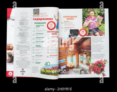 The Inside of Russian magazine 'Lyubimaya dacha', novembre 2016. Banque D'Images
