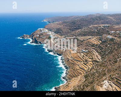 Vue aérienne sur Kastro, île grecque de Sifnos, été Banque D'Images