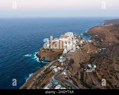 Vue aérienne sur Kastro, île grecque de Sifnos, été Banque D'Images