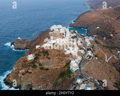 Vue aérienne sur Kastro, île grecque de Sifnos, été Banque D'Images