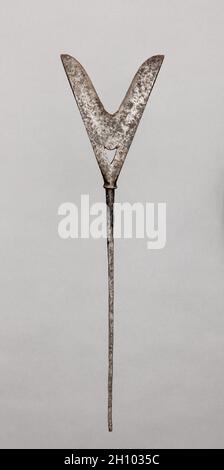 Tête de flèche, 1600s.Japon, période Edo (1615-1868).Fer; hors tout: 32.2 cm (12 11/16 po). Banque D'Images
