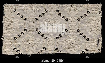 Fragment de dentelle Needlepoint (Cutwork), XVIIe siècle.Italie, XVIIe siècle.Dentelle, pointe : lin; moyenne : 8.3 x 17.9 cm (3 1/4 x 7 1/16 po). Banque D'Images