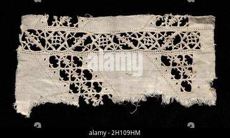 Fragment de dentelle Needlepoint (Cutwork), XVIIe siècle.Italie, XVIIe siècle.Dentelle, pointe : lin; moyenne : 8.3 x 20.4 cm (3 1/4 x 8 1/16 po). Banque D'Images