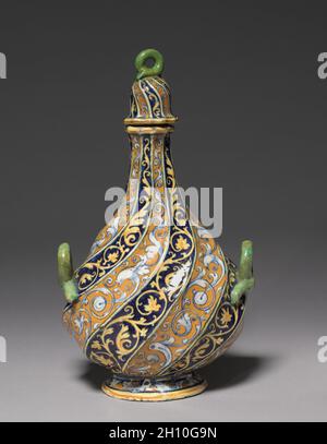 Bouteille de pèlerin, c.1540. Italie, Etats papal, Faenza.Faïence émaillée (maiolica); hors tout : 34.6 x 19.4 x 12.4 cm (13 5/8 x 7 5/8 x 4 7/8 po). Banque D'Images