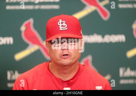 St. Louis, États-Unis.15 octobre 2021.Mike Shildt, directeur des Cardinals de St. Louis, montré dans cette photo du dossier du 15 juillet 2018, a été mis à feu le 14 octobre 2021.Le président des opérations de baseball des cardinaux, John Mozeliak, a cité des « différences philosophiques » pour le congédiement de Shildt.Photo du fichier par Bill Greenblatt/UPI crédit: UPI/Alay Live News Banque D'Images