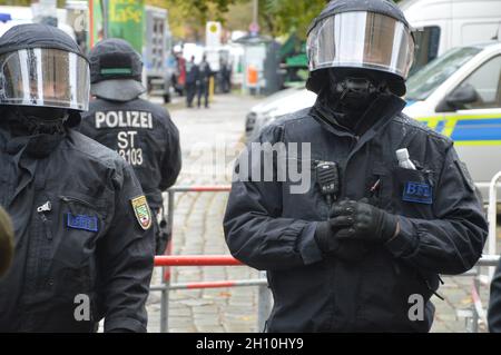 Köpenicker Strasse à Mitte, Berlin, Allemagne, après que la police a défriché le camp de remorques de gauche 'Köpi' - 15 octobre 2021. Banque D'Images