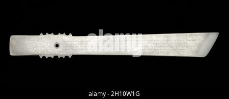 Sceptre (GUI) avec divers poèmes de Tao Qian (365-427 AD), 1122 ou plus tard. La Chine, peut-être de la dynastie Qing (1644-1911), de la période Qianlong (1736-1795). Jade blanc translucide ; total : 2,8 x 0,3 cm (1 1/8 x 1/8 in.). Banque D'Images