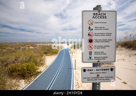 Panneau d'accès à la plage à Great Dunes Park - Jekyll Island, Géorgie, États-Unis [accès handicapés] Banque D'Images