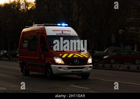 Marseille, France ; 29 mars 2011 : ambulance des pompiers. Banque D'Images