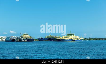 Ferry Ultramar sur la côte d'Isla Mujeres, Mexique Banque D'Images