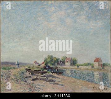 Saint-Mammès, Canal du Loing, 1885. Alfred Sisley (Français, 1840-1899). Huile sur toile non encadrée ; 46,6 x 55,8 cm : (18 x 21 3/8 in.) 15/16. Banque D'Images