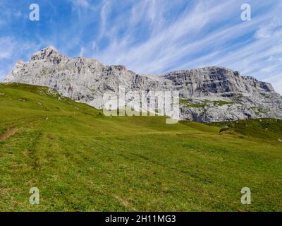Sentier de randonnée menant à Sulzfluh.Praettigau, Graubuenden, Suisse. Banque D'Images