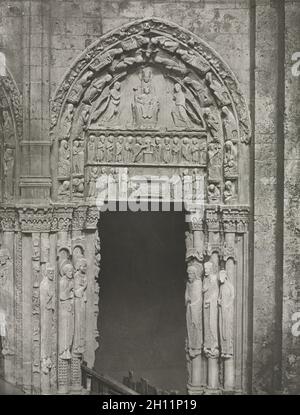 Cathédrale de Chartres : porte droite du Portail Royal avec notre Dame de Chartres, 1857.Charles Nègre (français, 1820-1880).Photo-gravure; image: 59.7 x 45.5 cm (23 1/2 x 17 15/16 po.); papier: 103 x 72.5 cm (40 9/16 x 28 9/16 po.); mat: 106.7 x 81.3 cm (42 x 32 po.). Banque D'Images