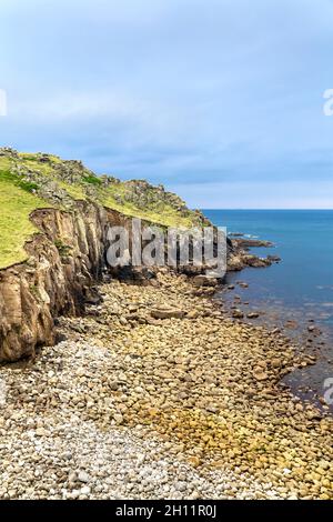 Falaises à Gwennap Head le long du South West Coast Path, Penwith Peninsula, Cornwall, Royaume-Uni Banque D'Images