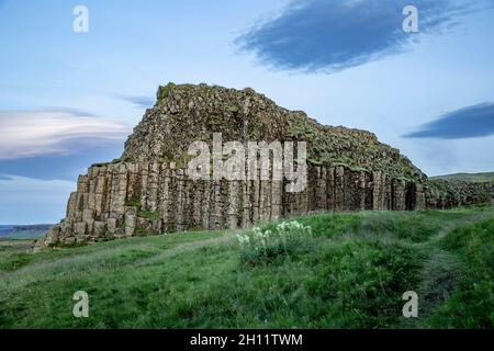 L'affleurement des orgues basaltiques, Dverghamrar nain (falaises), près de Foss, Islande Banque D'Images