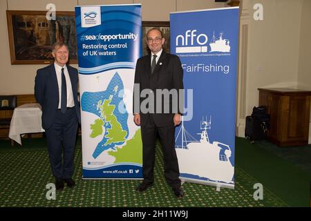 Londres, Royaume-Uni.2 avril 2019.Le député de Sir David Amess rencontre des représentants de l'industrie de la pêche du Royaume-Uni à la Chambre des communes.Nécrologie : Sir David a été tragiquement poignardé à mort dans sa circonscription le vendredi 15 octobre 2021.Sir David était député depuis 1983.Crédit : Maureen McLean/Alay Banque D'Images