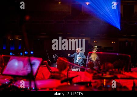 Paris, France.15 octobre 2021.Vladimir Cosma en concert au Grand Rex le 15 octobre 2021 à Paris, France.Photo de Nasser Berzane/ABACAPRESS.COM crédit: Abaca Press/Alay Live News Banque D'Images