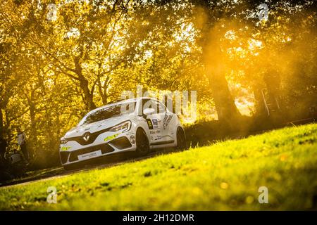 Chateauroux, France.15 octobre 2021.95 GRANDE Jonathan, GUIRADO Sandrine Renault CLIO 5 RC5, action pendant la finale coupe de France des Ralyes 2021 Châteauroux Métropole Centre Val-de-Loire, du 15 au 16 octobre à Châteauroux, France - photo Bastien Roux / DPPI crédit: DPPI Media/Alay Live News Banque D'Images