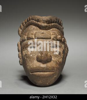 Tête, 600-1100. Le Mexique, Veracruz (classique ou Totonaque Tajin). Pierre ; total : 11,5 x 8,7 x 11,9 cm (4 1/2 x 3 7/16 x 4 2/13 in.). Banque D'Images