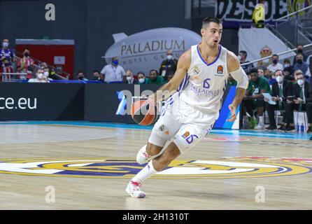 Madrid, Espagne.15 octobre 2021.Turkish Airlines EuroLeague Basketball; Real Madrid versus Panathinaikos OPAP Athènes; Alberto Abalde (Real Madrid Baloncesto) en action crédit: Action plus Sports/Alay Live News Banque D'Images