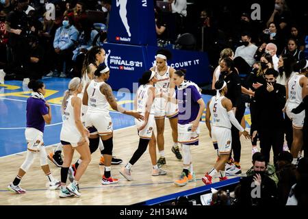 Chicago, États-Unis.15 octobre 2021.Phoenix Mercury joueurs lors de la finale du match 3 le 15 octobre 2021 à Wintrust Arena crédit: SPP Sport Press photo./Alamy Live News Banque D'Images