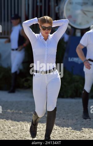 MIAMI BEACH, FL - 06 AVRIL : Jennifer Gates participe à l'arrêt Longines Global Champions Tour à Miami Beach.Jennifer est la fille de Bill et Melinda Gates le 6 avril 2018 à Miami Beach, Floride.Credit: Hoo-Me.com / MediaPunch*** NO NY DALLIES*** Banque D'Images