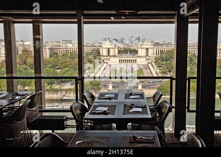 FRANCE. PARIS (75) LA TOUR EIFFEL. AU 1ER ÉTAGE, LE CÉLÈBRE RESTAURANT « 58 TOUR EIFFEL » Banque D'Images