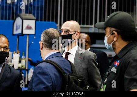 Chicago, États-Unis.15 octobre 2021.Le commissaire de la NBA Adam Silver participe au match des finales de la NBA 3 le 15 octobre 2021 à Wintrust Arena Credit: SPP Sport Press photo./Alamy Live News Banque D'Images