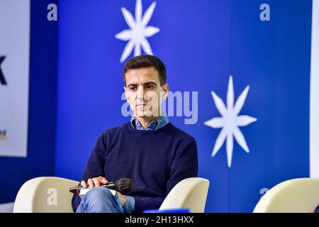 Turin, Italie.15 octobre 2021.Ilaria Cucchi, Andrea Franzoso, Lorenzo Luporini pendant la Foire internationale du livre de Turin, le 14 octobre 2021 à Turin, Italie.La Foire internationale du livre de Turin revient à Lingotto Fiere après près de deux ans après le début de la pandémie de Covid 19.Credit: Antonio Polia/Alay Live News Banque D'Images