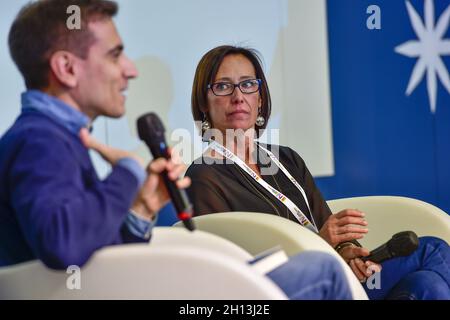 Turin, Italie.15 octobre 2021.Ilaria Cucchi, Andrea Franzoso, Lorenzo Luporini pendant la Foire internationale du livre de Turin, le 14 octobre 2021 à Turin, Italie.La Foire internationale du livre de Turin revient à Lingotto Fiere après près de deux ans après le début de la pandémie de Covid 19.Credit: Antonio Polia/Alay Live News Banque D'Images