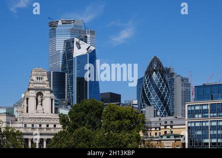 Gros plan de quelques-uns des gratte-ciels de la City de Londres, dont Twentytwo, le Scalpel, le Gherkin et la Ten Trinity Square Banque D'Images